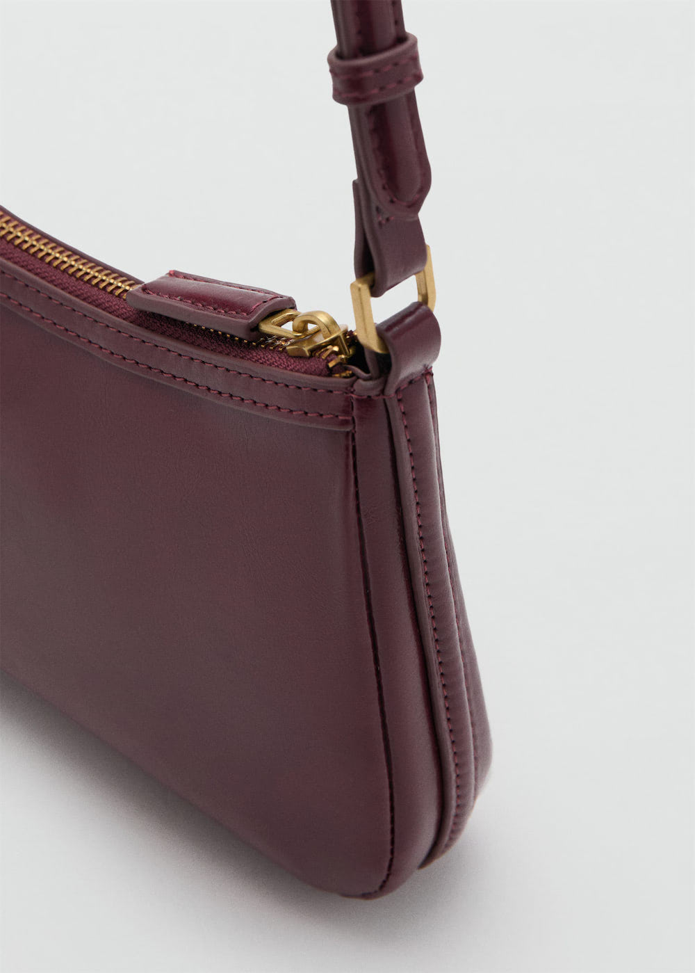 Crossbody bag with charms and rings - Image 4